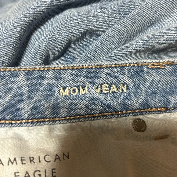 American Eagle Distressed Mom Jeans, size 12 Long, smoke free home - Picture 3 of 5